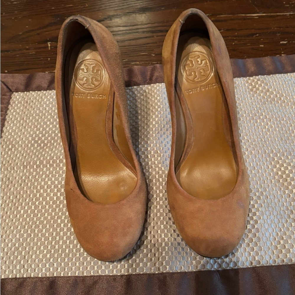 Tory Burch Brown Suede Round-Toe Pumps